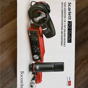 Focusrite Scarlett 2i2 Studio Bundle